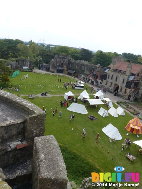 FZ005368 View of court yard from Caldicot Castle